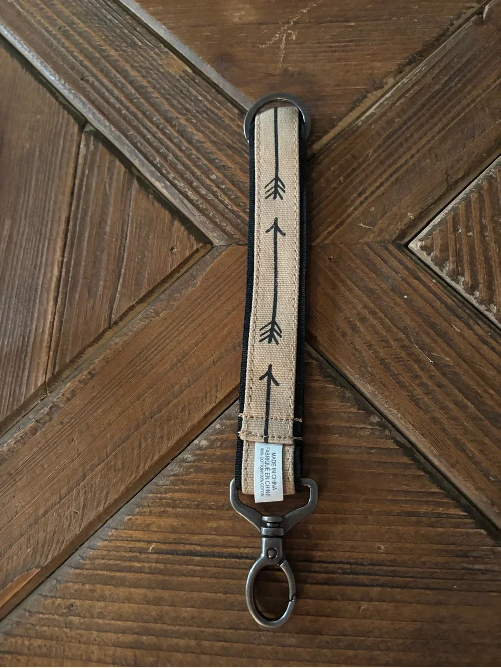 thirty-one Beige and Black Arrow Wristlet Keychain